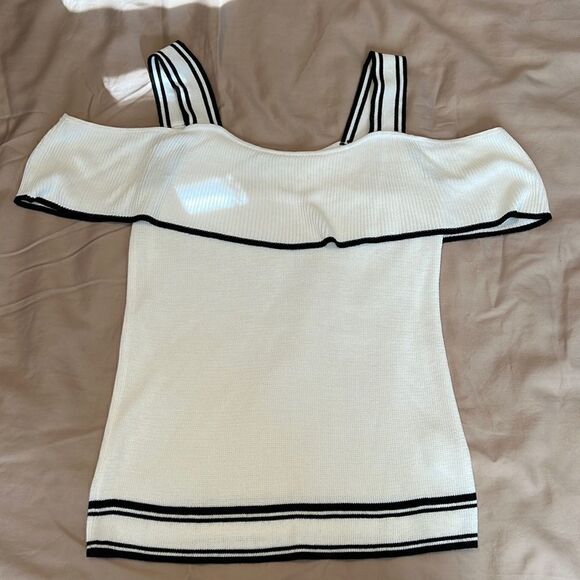 Banana Republic szXS cold shoulder white with black trim summer sweater EUC - Picture 2 of 9